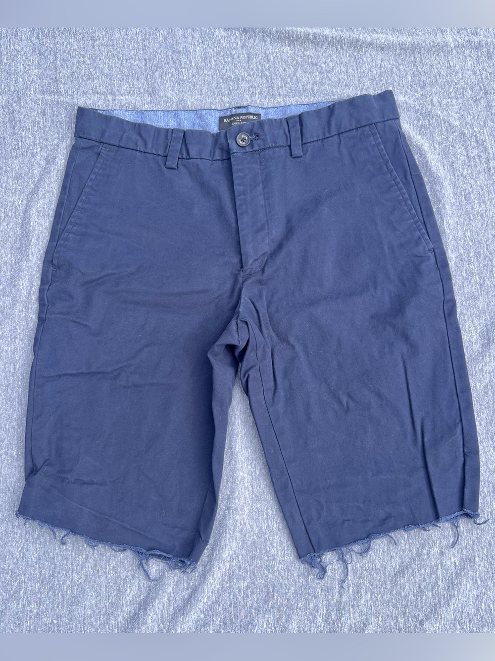 Banana Republic Aiden Chino Shorts - Men’s 32 - Navy Blue